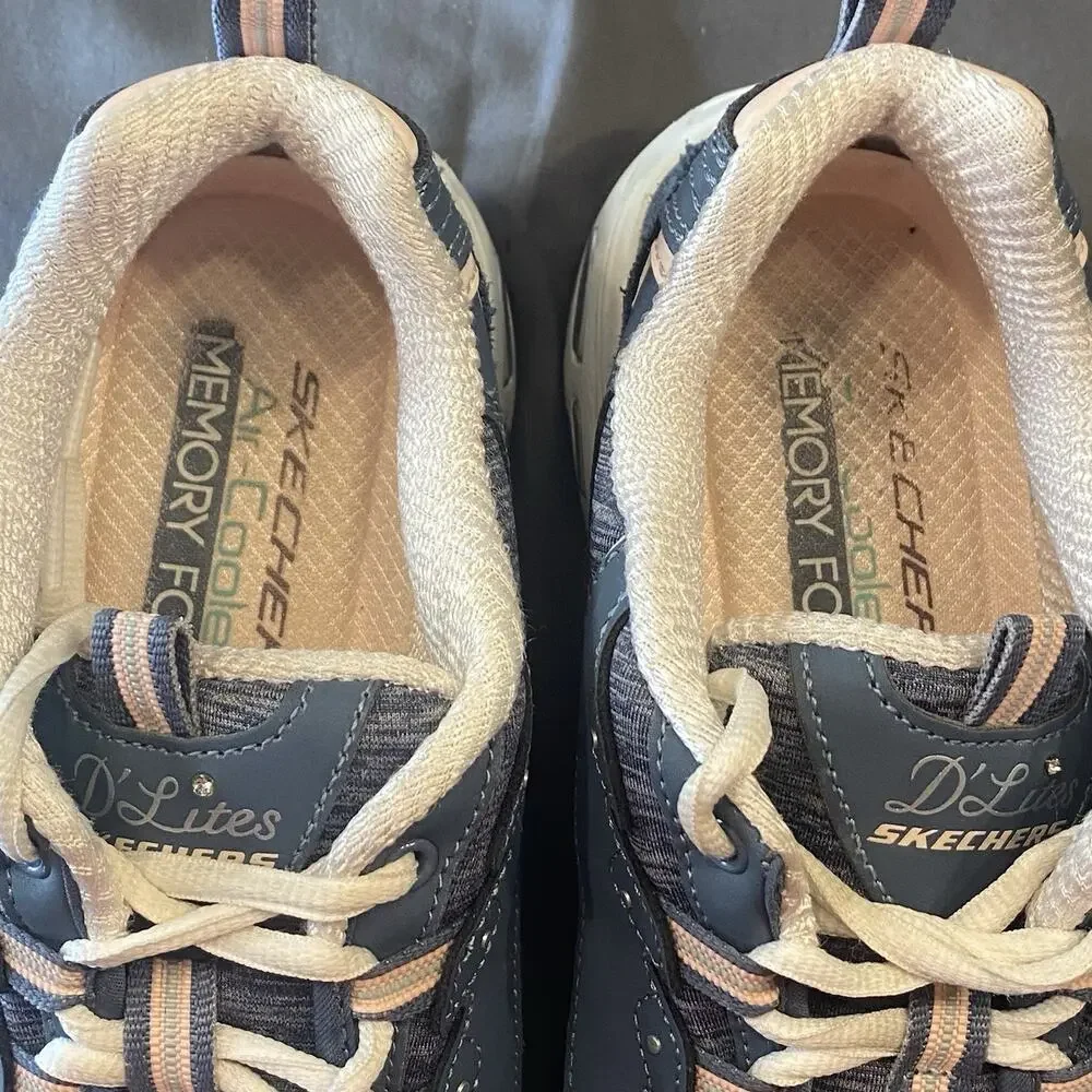 Skechers D’Lites 11936 Women’s 7.5 Navy Blue Leather Memory Foam Sneakers
